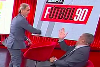 Oscar Ruggeri "le pegó" al Chavo Fucks como Will Smith a Chris Rock