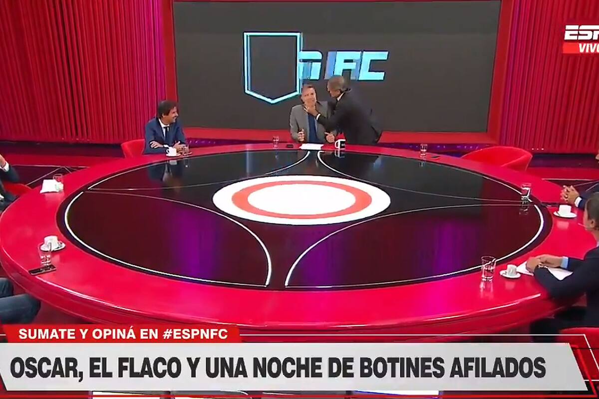 Oscar Ruggeri tomó del cuello a Alejandro Fantino para recordar una anécdota con Vicente Pernía