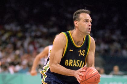 Oscar Schmidt conquistó la medalla de oro con la selección de Brasil en Indianápolis 1987; jugó en el equipo nacional hasta 1996