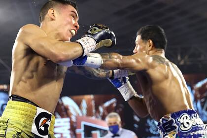 Oscar Valdez se consagró campeón superpluma ante Miguel Berchelt con un tremendo KO