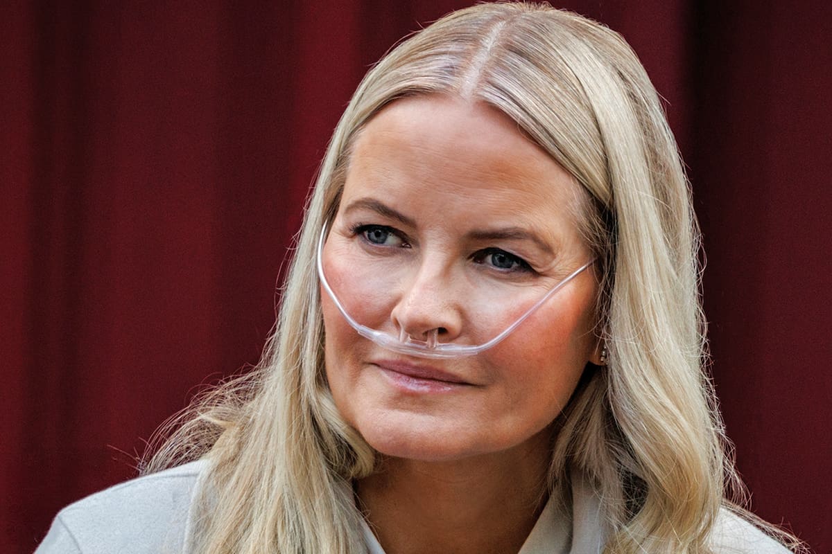 OSLO, NORWAy - En sus últimas presentaciones, la princesa de Noruega Mette-Marit apareció con "bigotera" por la delicada situación de salud que atraviesa por una fibrosis pulmonar (Photo by Per Ole Hagen/Getty Images)