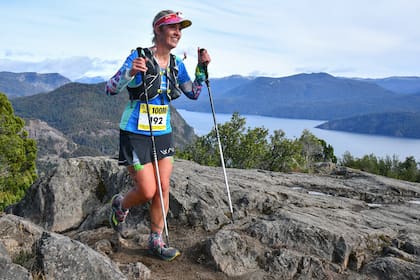 Osprey, Blackdiamond, 7 Vidas Tatoo, Best cerveza artesanal y Pircca Trail conforman la estructura de apoyo que le permite a Victoria Allen perseguir sus objetivos deportivos. En abril de 2021 Victoria Allen corrió las 100 millas de Patagonia Run.