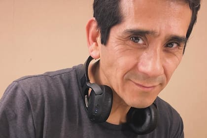 Osqui Guzmán, sobre su decisión de ser actor: "En toda mi familia fue un escándalo. La familia boliviana es comunitaria y todos opinan. No se acostumbraba a ir al teatro en mi casa y por eso para ellos era un mundo insólito, rarísimo, en el que yo me había metido, y por el cual estaba echando mi vida a perder"