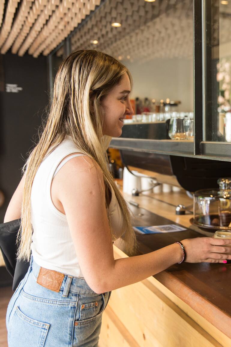 OSS Kaffe armó una cadena de "ventanitas" con café de especialidad en la ciudad de Buenos Aires