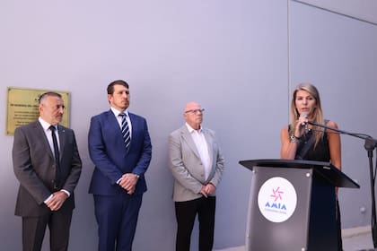 Osvaldo Armoza, presidente de la AMIA; Mauro Berenstein, titular de la DAIA; Mario Sobol, secretario general de la AMIA, y la jueza Sandra Arroyo Salgado, en el acto por los 11 años de la muerte del fiscal Alberto Nisman