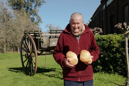 Osvaldo Arteta (73), segunda generación de panaderos del pueblo