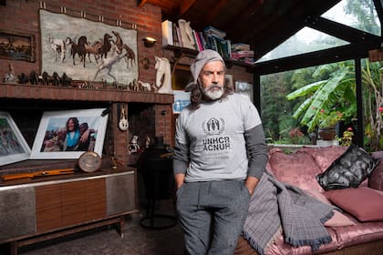 Osvaldo Laport, en un rincón de su amplio hogar familiar