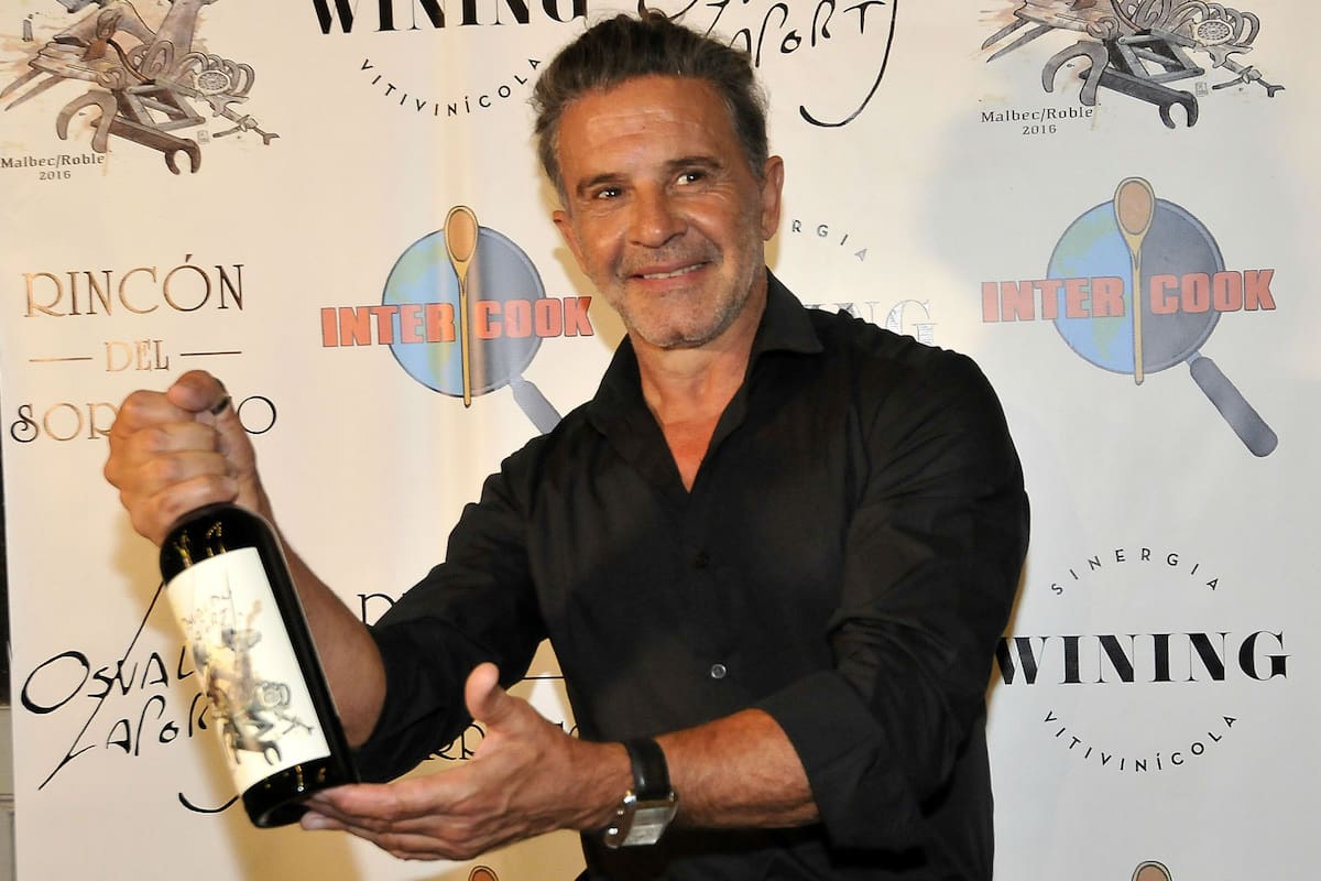 Osvaldo Laport presentó su propia marca de vinos en un conocido hotel de Palermo