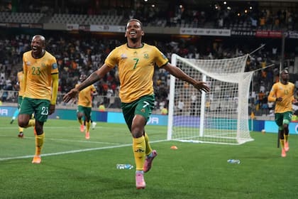 Oswin Appollis, de Sudáfrica, celebrando su gol contra Ruanda; los Bafana-Bafana jugarán el Mundial 2026, después de ser anfitriones en el de 2010.
