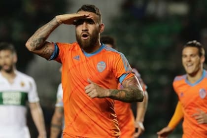 Otamendi marcó en el triunfo de Valencia