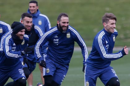 Otamendi, Messi, Higuaín y Biglia; los cuatro serán titulares en el primer amistoso de la selección, mañana, ante Italia