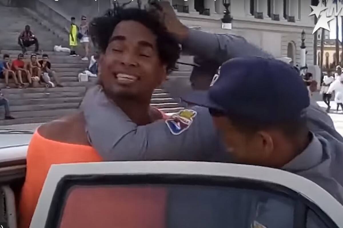 Otero Alcántara en uno de sus últimos arrestos en Cuba