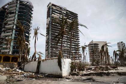 Otis destrozó numerosos edificios en Acapulco