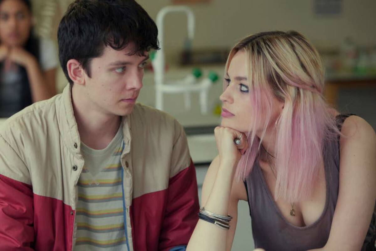 Otis junto a Maeve, otra mujer que llega para dar vuelta la vida del tímido joven