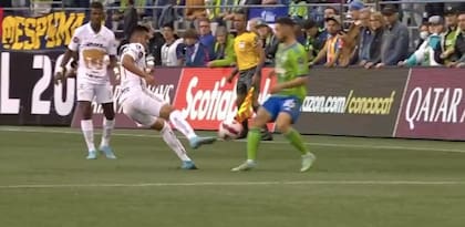 Otra amarilla en el partido de Seattle y Pumas por la Concachampions