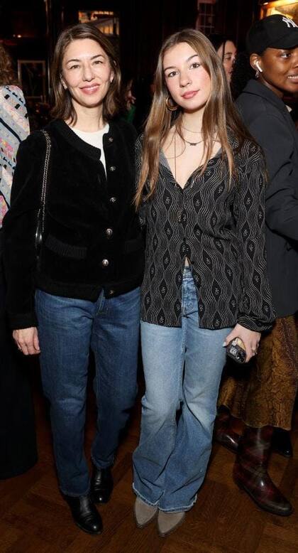 Otra celebridad que se dejó ver en los desfiles neoyorkinos fue Sofia Coppola. La directora de "Perdidos en Tokio" asistió a la presentación de su amigo, Marc Jacobs y luego al desfile de Anna Sui, en compañía de su hija, Romy Mars