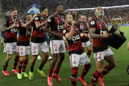 Otra copa para Flamengo, que celebra en el Maracanã.