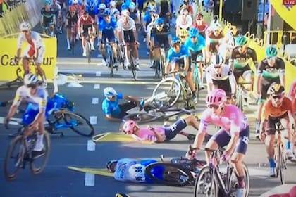 Otra de las caídas que se produjeron este miércoles en el Tour de Polonia