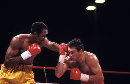 Otra de las grandes victorias de Hearns: sobre el argentino "Martillo" Roldán, por KO