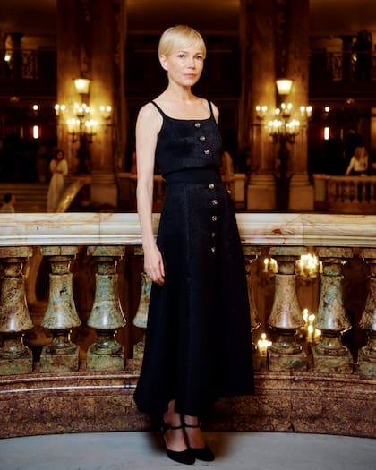 Otra de las invitadas favoritas de la maison Chanel, Michelle Williams
