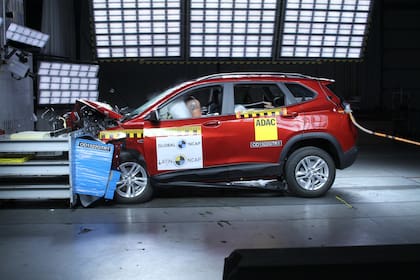 Otra de los SUV con mayor puntaje de seguridad que se venden en nuestro país es el Chevrolet Tracker