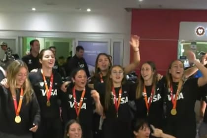 Otra imagen de la alegría grupal de las Leonas
