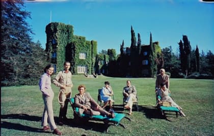 Otra imagen de la familia Martínez de Hoz, en la estancia Chapadmalal, que fue incluida en la producción de la revista LIFE.