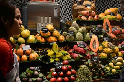 Otra manera de conseguir productos frescos es visitar mercados de agricultores y puestos de granjas locales