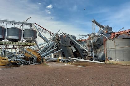 Otra postal de la destrucción en la planta de acondicionamiento de granos en Bahía Blanca