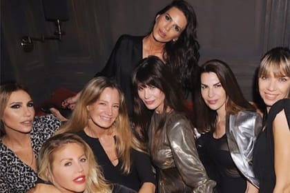 Otra salida. Con su grupo de amigas de toda la vida en Microteatro.