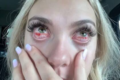“Otra transición difícil para mí fue pasar de tener estas bonitas pestañas a cuando te las quitas, no puedes usar rímel. Así que me sentí casi desnuda, el único maquillaje que solía usar era rímel”, dijo Haley; FOTO: TikTok: @haley.fetzer_