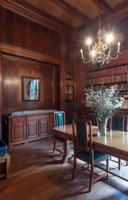 Otra vista de la biblioteca, donde se aprecia su boiserie