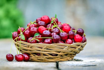 Otro alimento que ayuda a mejorar el sueño son las cerezas, que también contienen melatonina