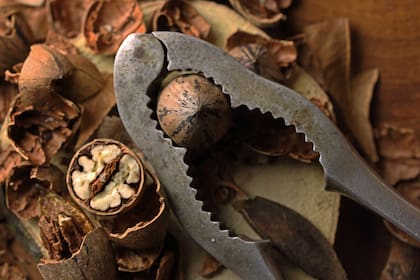 Otro alimento que ofrece beneficios para la memoria son las nueces, ricas en ácidos grasos omega-3, fundamentales para la reducción de la inflamación
