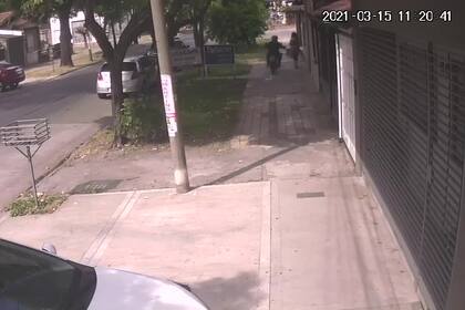 Otro asalto del motochorro Alejandro Ochoa, el 15 de marzo, en Castelar