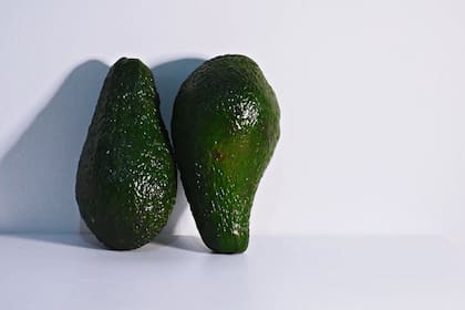 Otro beneficio del carozo de palta es que ayuda a combatir las bacterias y mejorar la piel con acné (Foto Pexels)