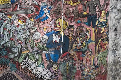 Otro detalle del mural del grupo Taring Padi que se vio en junio en Kassel, el primero en ser denunciado por antisemitismo en la feria Documenta