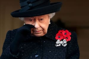 Otro escàndalo sexual salpica a la realeza y preocupa, en particular, a la reina Isabel II