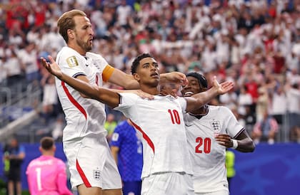 Otro firme candidato: Inglaterra le ganó con contundencia a Croacia en su debut mundialista