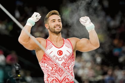 Otro gimnasta, el turco Íbrahim Çolak (29), también generó suspiros por sus brazos esculturales.