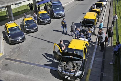 Ayer, en la terminal de ómnibus de Retiro, se inspeccionaron más de 90 taxis