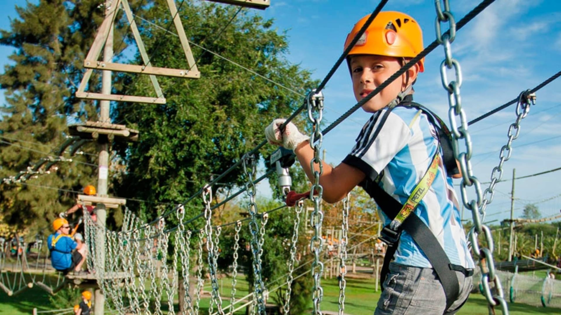 Entre las propuestas más ingeniosas está la de vivir las alturas en un parque aéreo.