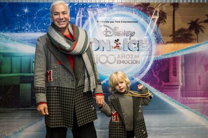 Otros que sorprendieron con outfits a dúo fueron Flavio Mendoza y su hijo Dionisio