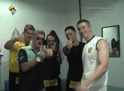 Otros tiempos: Daronco con colegas y amigos en un vestuario