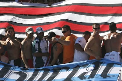 Otros tiempos: Gonzalo Acro, el primero desde la izquierda, y William Schlenker y Adrián Rousseau, los últimos de la derecha