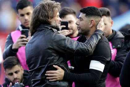 Otros tiempos: Insua despide del fútbol a Ortigoza, luego de un San Lorenzo-Aldosivi, el 22 de octubre de 2022