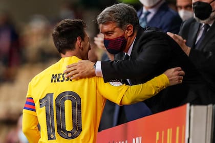 Otros tiempos: Lionel Messi y Joan Laporta en Barcelona