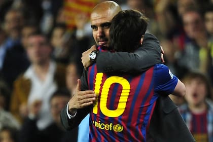 Otros tiempos: Pep Guardiola y Lionel Messi, ambos en Barcelona. La sociedad deportiva futbolista-entrenador va camino a reeditarse en Manchester City, de Inglaterra.