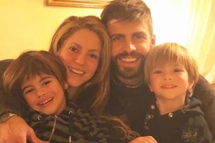 Otros tiempos: Shakira y Piqué junto a sus hijos Milán y Sasha