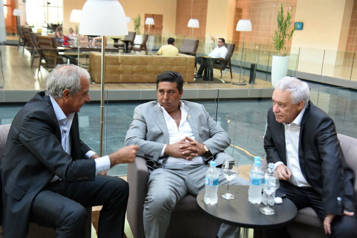 Otros tiempos: una distendida charla entre los dirigentes D’Onofrio, Angelici y Blanco